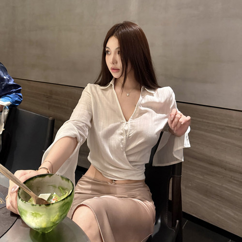 PickRui睿哥 晨露白茶 夏季纽结V领衬衫女新款防晒上衣长袖衬衣