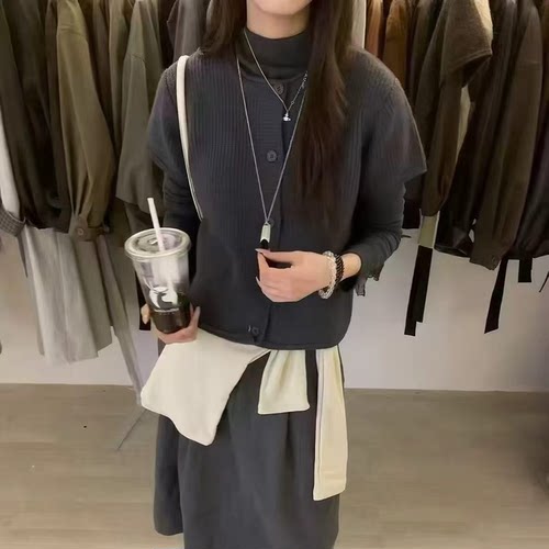 韩系设计感圆领短袖单排扣马甲女