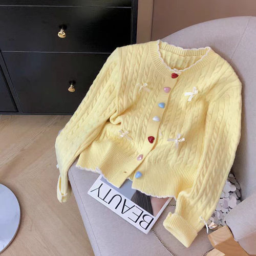 春秋季短款爱心刺绣内搭麻花毛衣