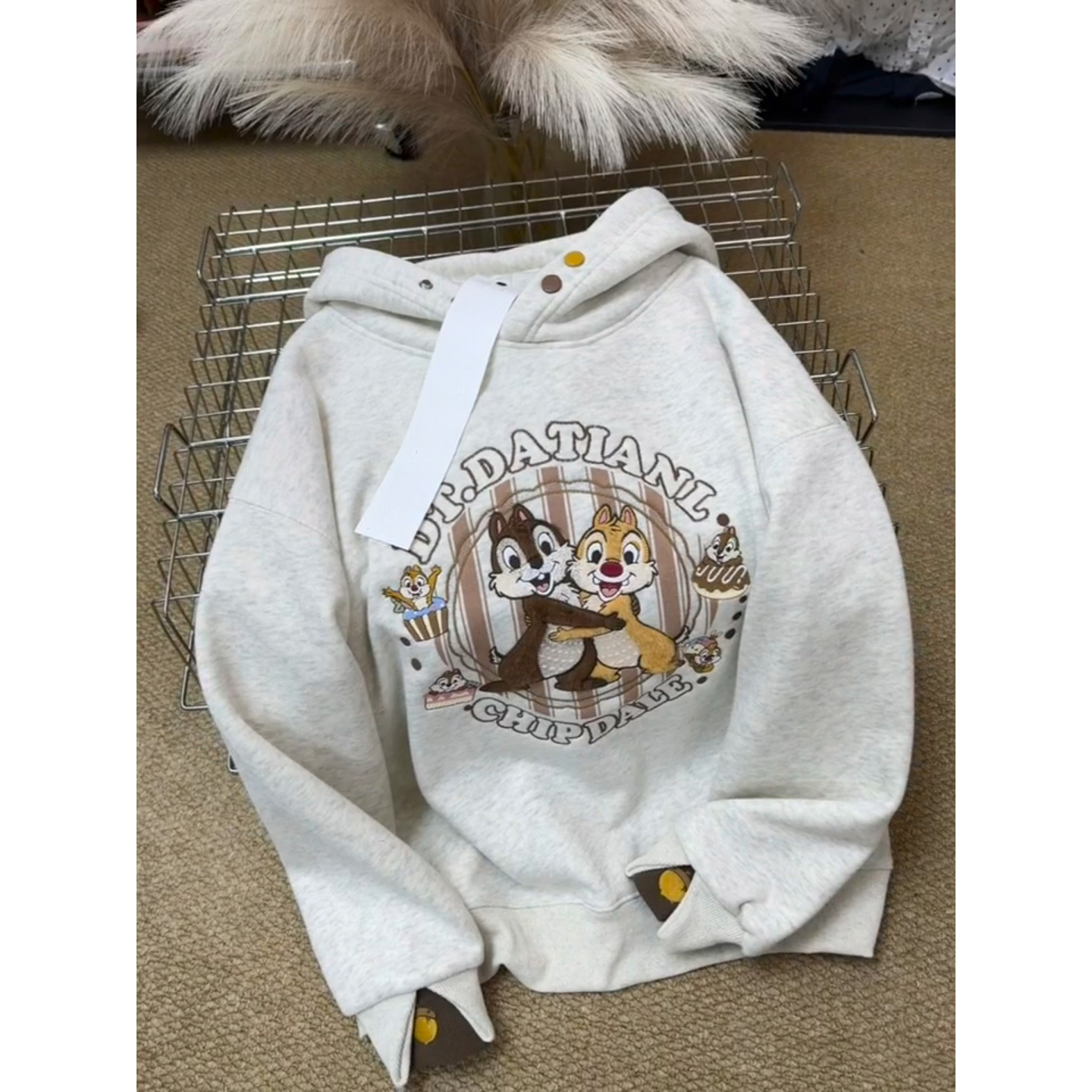 刺绣连帽纽扣卫衣女秋冬加绒外套