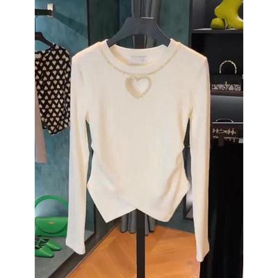 镂空爱心长袖不规则下摆修身上衣