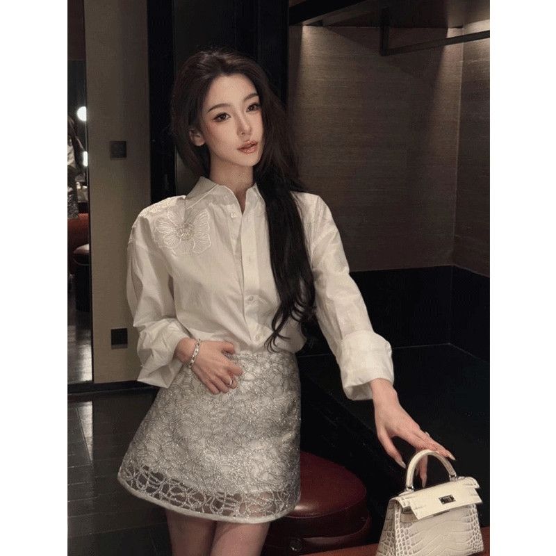 穿搭一整套白色衬衫裙子