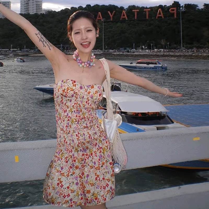 夏季度假风碎花抹胸连衣