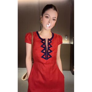 红色连衣裙夏季女漂亮独特御姐风简单大方正式场合高级感长裙