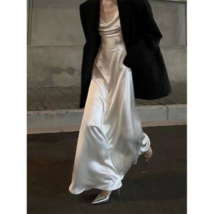 0122stepll 秀场灵感 法式辣妹修身荡领露背珍珠白醋酸吊带礼裙