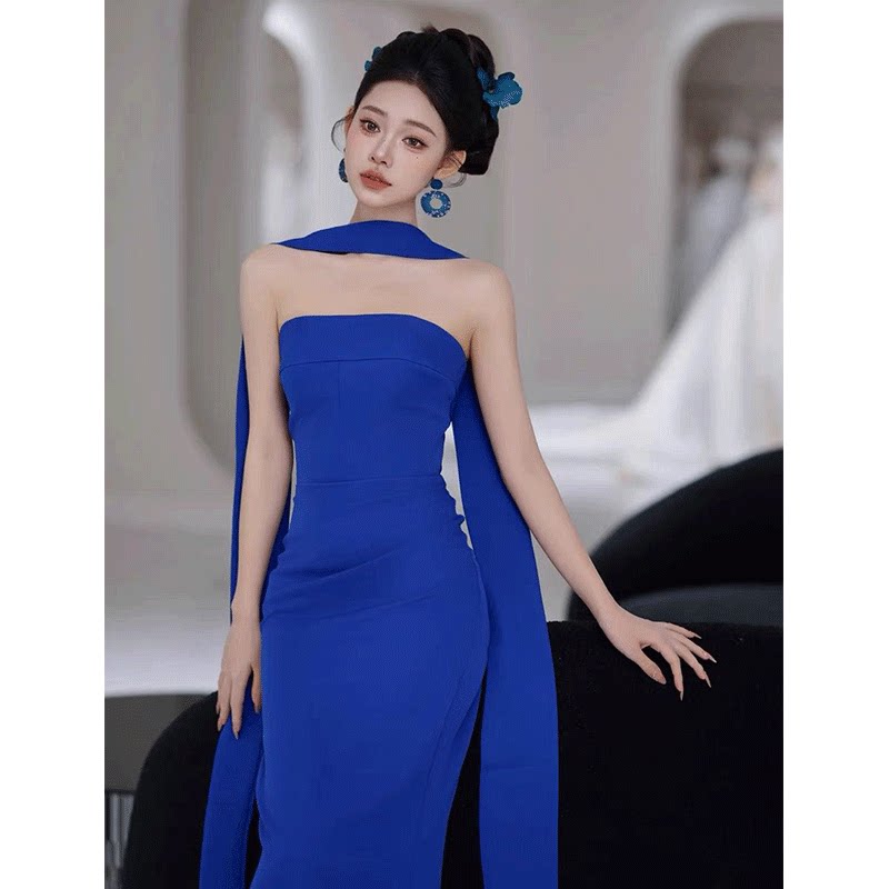 蓝色晨袍新娘轻奢小众订婚中式礼服修身高级感宴会抹胸鱼尾连衣裙