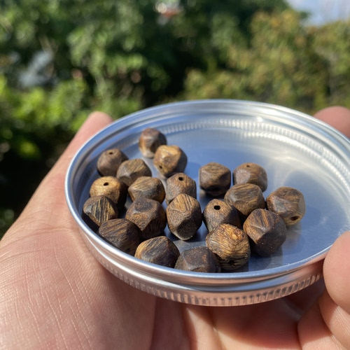 天然奇楠沉香随形单珠八棱钻型