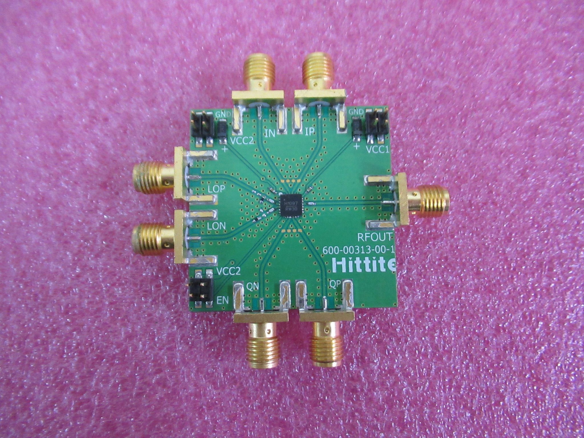 EVAL01-HMC1097LP4 100-6000MHz WIDEBAND DIRECT QUADRATURE