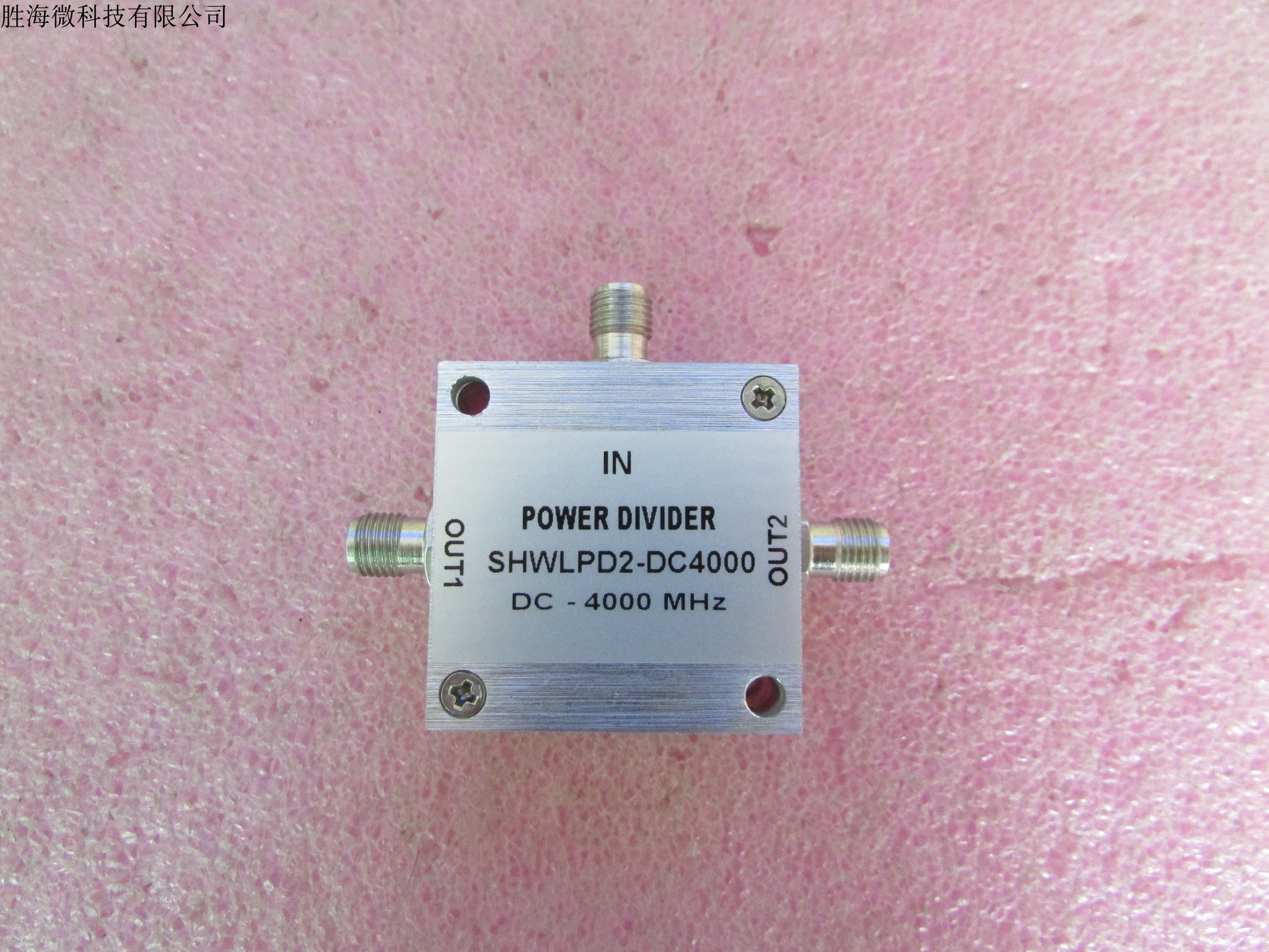 SHWLPD2-DC4000  DC-4000MHz SMA 一分二 射频 微波 同轴 功率功分器  产品名称：  功分器  主要技术指标： 型号：SHWLPD2-DC4000 频率范围：DC-4000MHz 输入功率：1W         接  头：SMA 母