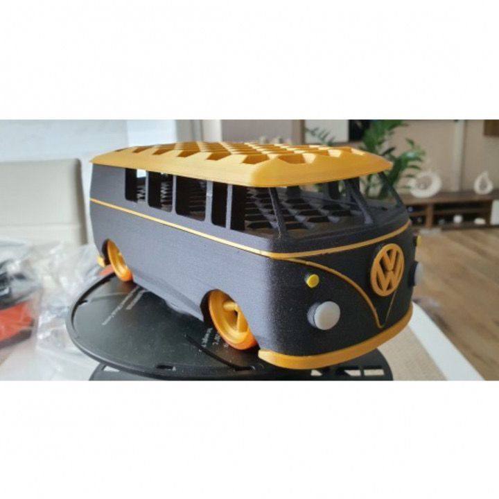 创意小车笔筒,可D I Y定制自己喜欢的颜色哦!送给小朋友超棒!桌上