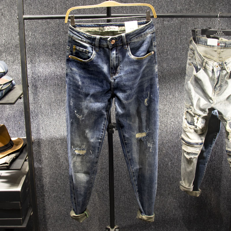 怀旧复古风刮烂补丁破洞设计