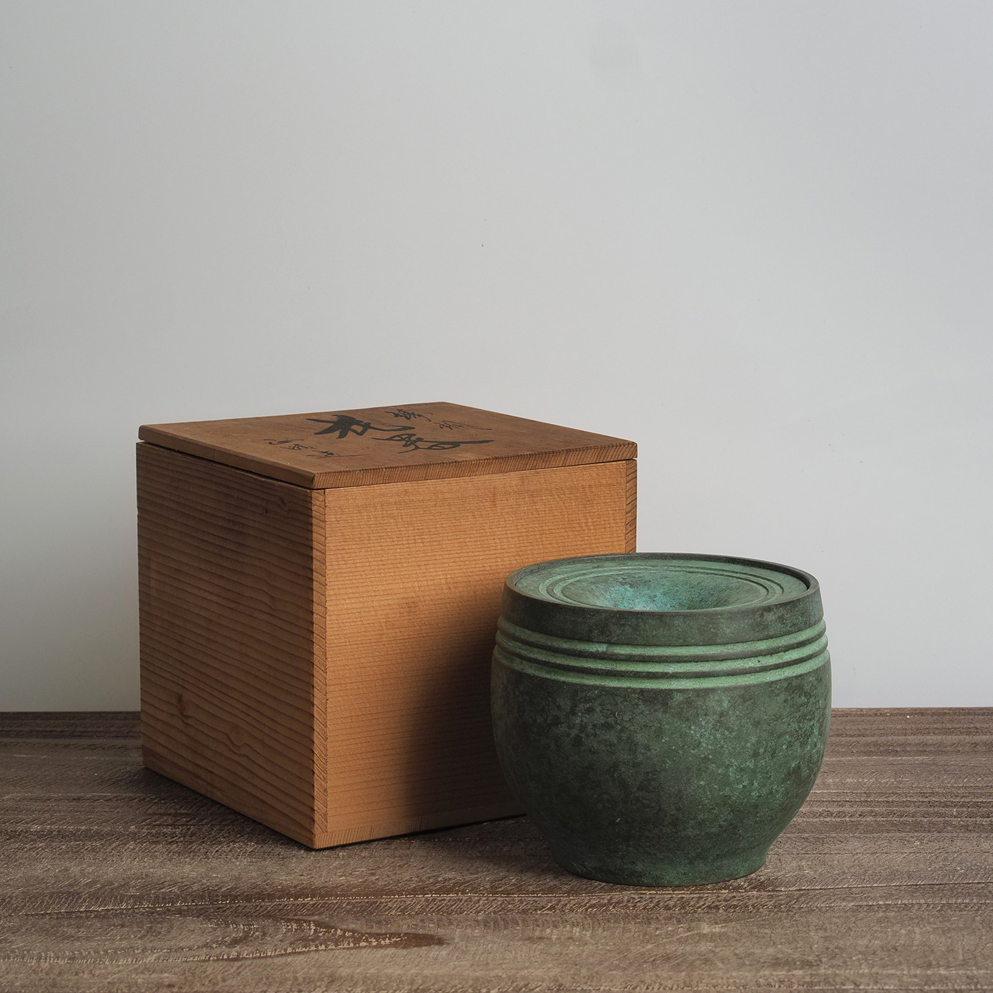 日本仿青铜薄端花瓶日式生花立花花艺禅意台面摆件可做茶具建水
