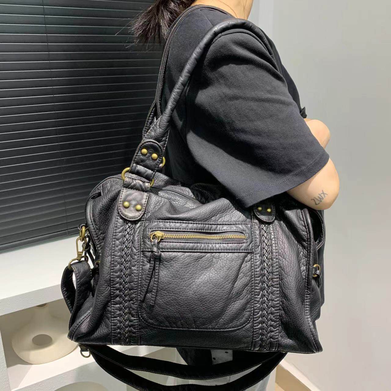 欧洲站蒸汽朋克女士托特包金属铆钉手提腋下单肩斜挎包百搭出行包