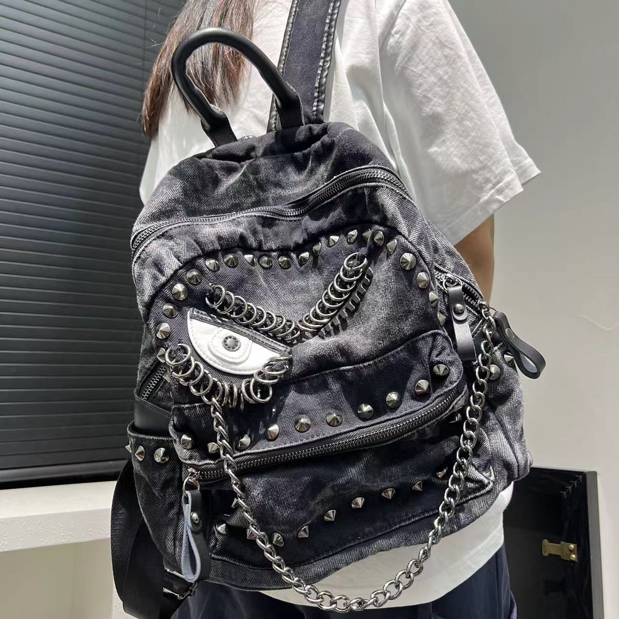 欧洲站新款朋克风复古机车女士包包金属链条铆钉双肩背包学生书包