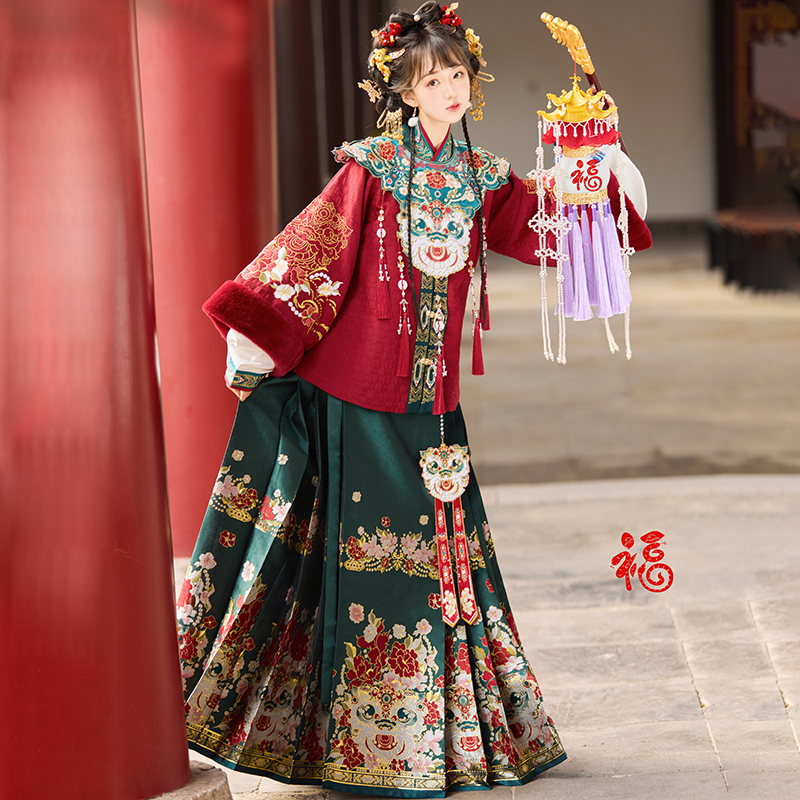 明制汉服女加绒袄原创刺绣高档