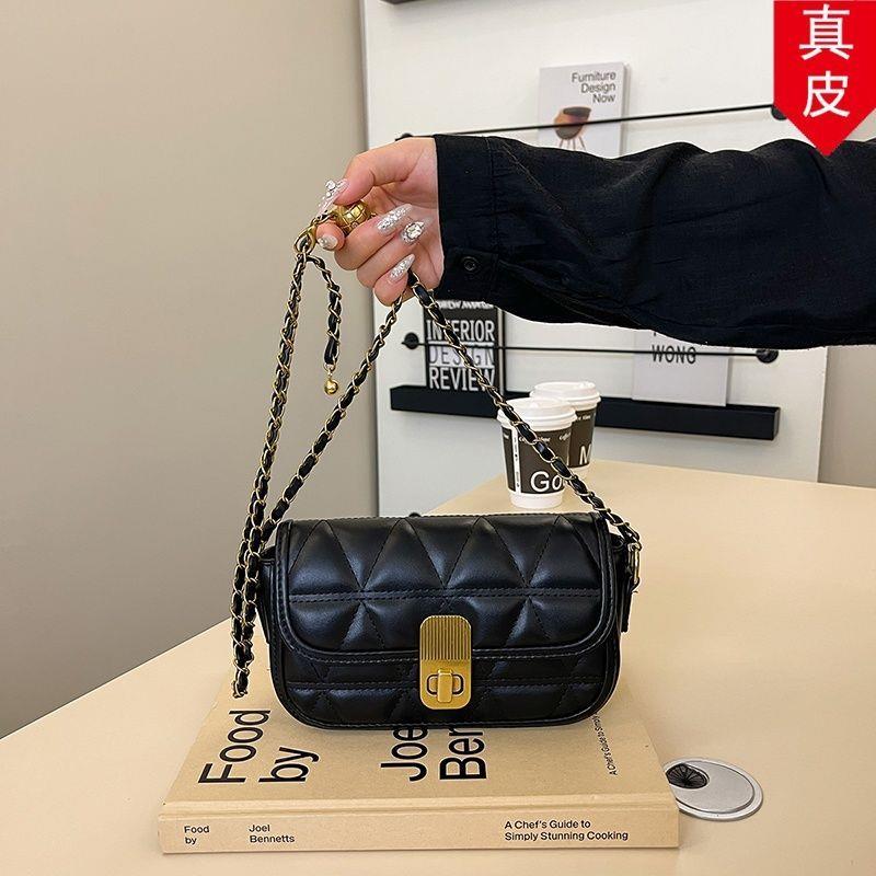 简约时尚斜挎包包包小众真皮韩版女链条新款2026洋气黑色褶皱