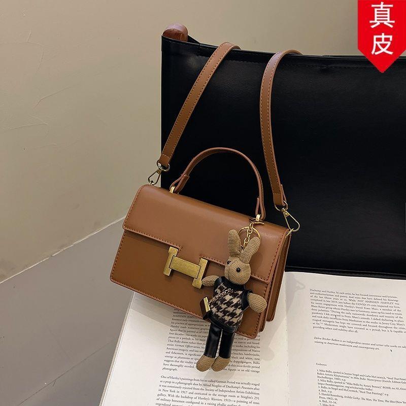包风感皮女单挎小众肩带女网时尚高级真皮肩小方新款红斜2026慵懒