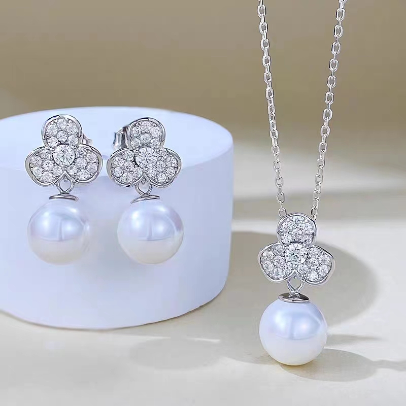 AU750纯18K白金美国进口D色莫桑石三花瓣珍珠花朵耳钉韩系淑女潮