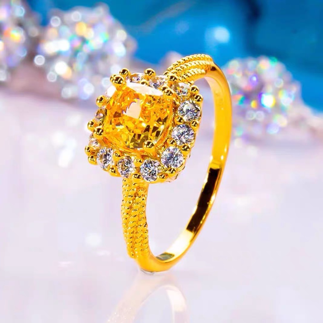 小方糖枕形钻戒气质高级感黄钻