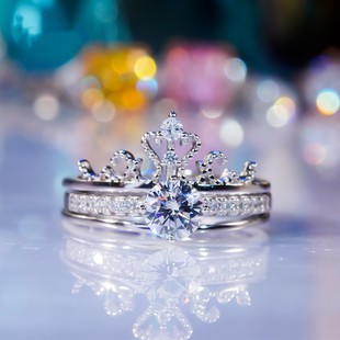 18K白金镶嵌莫桑钻进口钻石皇冠精致两戴戒指奢华碎钻群镶欧美风