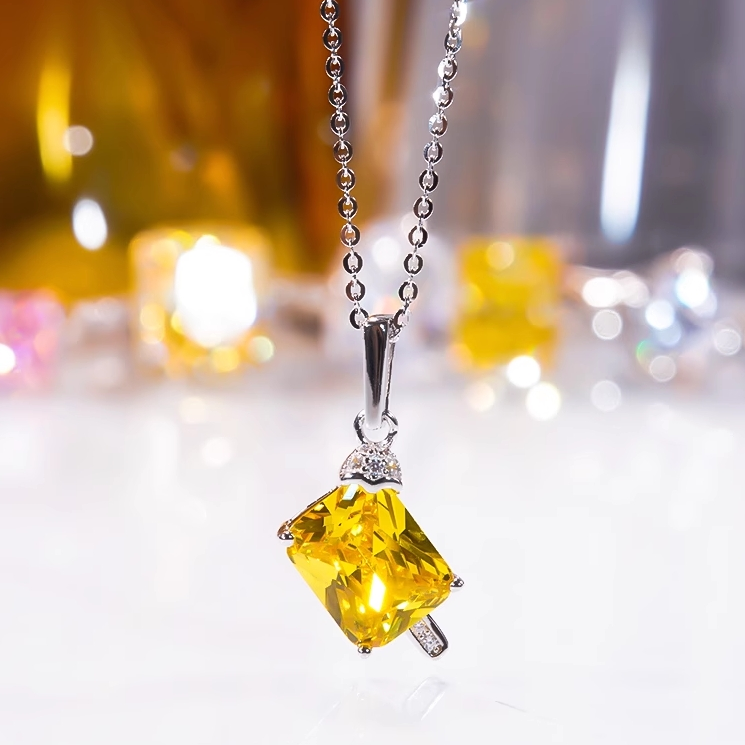 AU750纯18K白金进口D色莫桑石方形黄钻项链简约小众设计吊坠锁骨