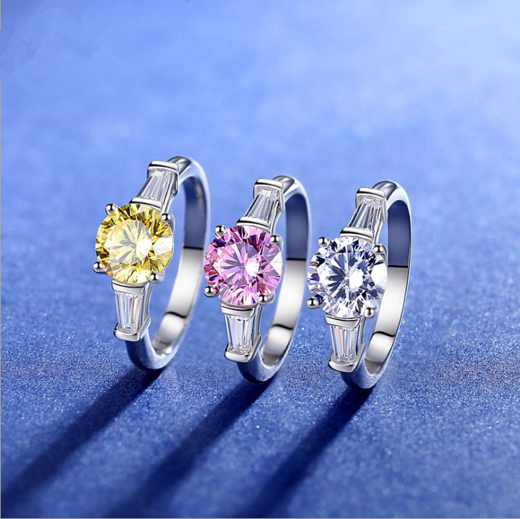 PT950铂金镶嵌进口莫桑石圆钻四爪梯方形指环大气贵气女士欧美风