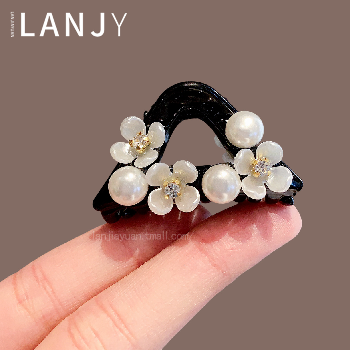 精致珍珠花朵小抓夹女