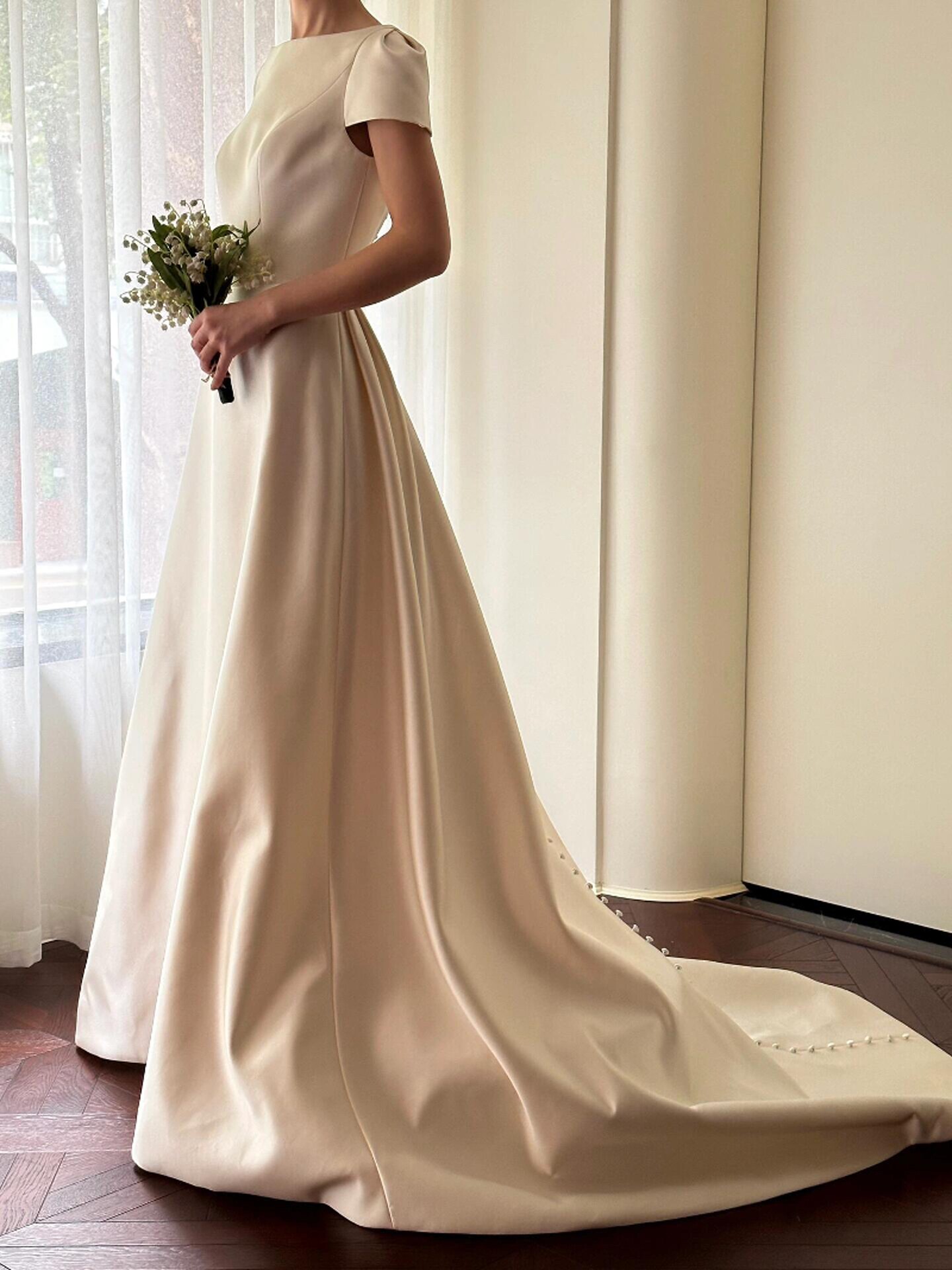 缎面婚纱高级感小个子显高150主纱轻高端婚纱量身定制2025新款145
