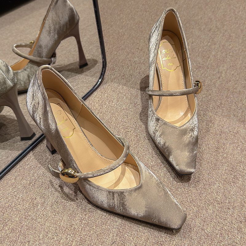 高跟鞋女气质高级感不累脚2026新款春季尖头细跟法式绝美浅口单鞋