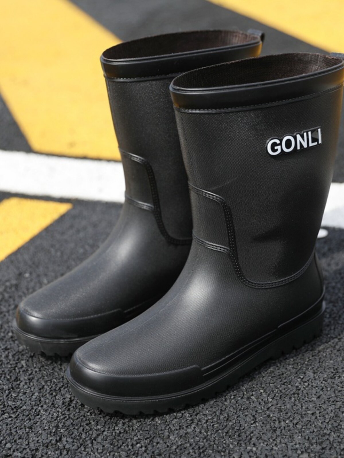 RAIN BOOTS MENS MEDIUM CUT WATER BOOTS FOR ALL SEASONS ANTI-SLIP WEAR-RESISTANT RAIN BOOTS FLEECE WARM KITCHEN SHOES FOR FISHING AND CAR WASHING