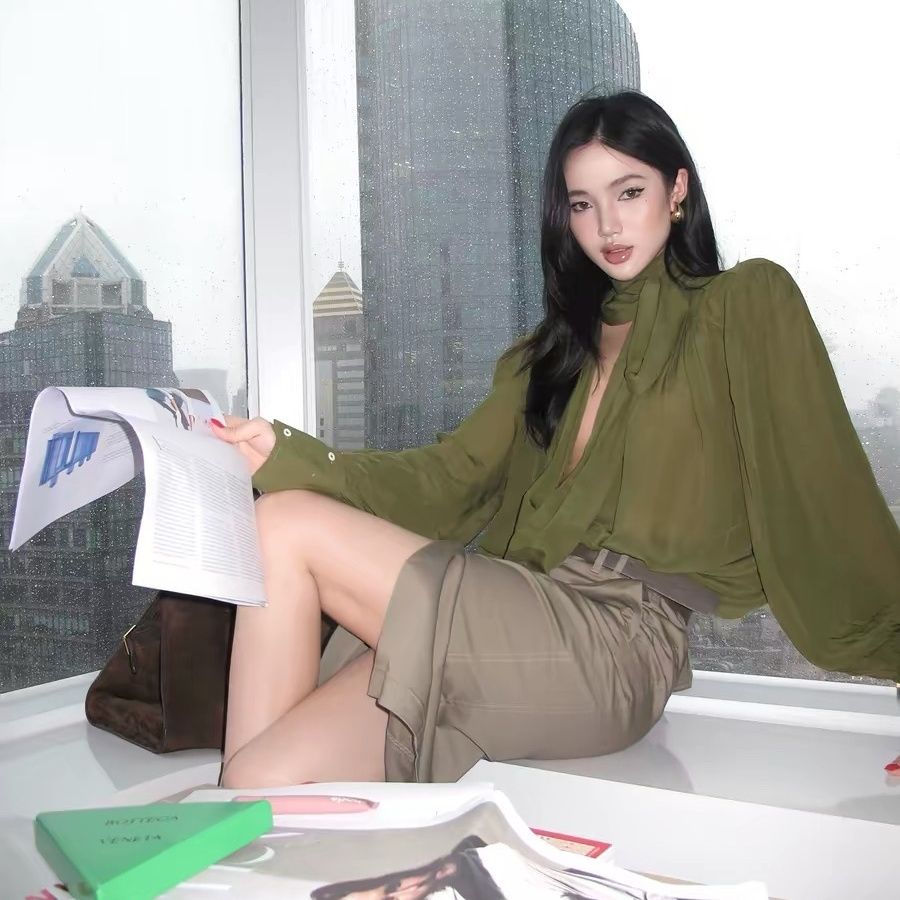 高级感橄榄绿飘带长袖衬衫女图片