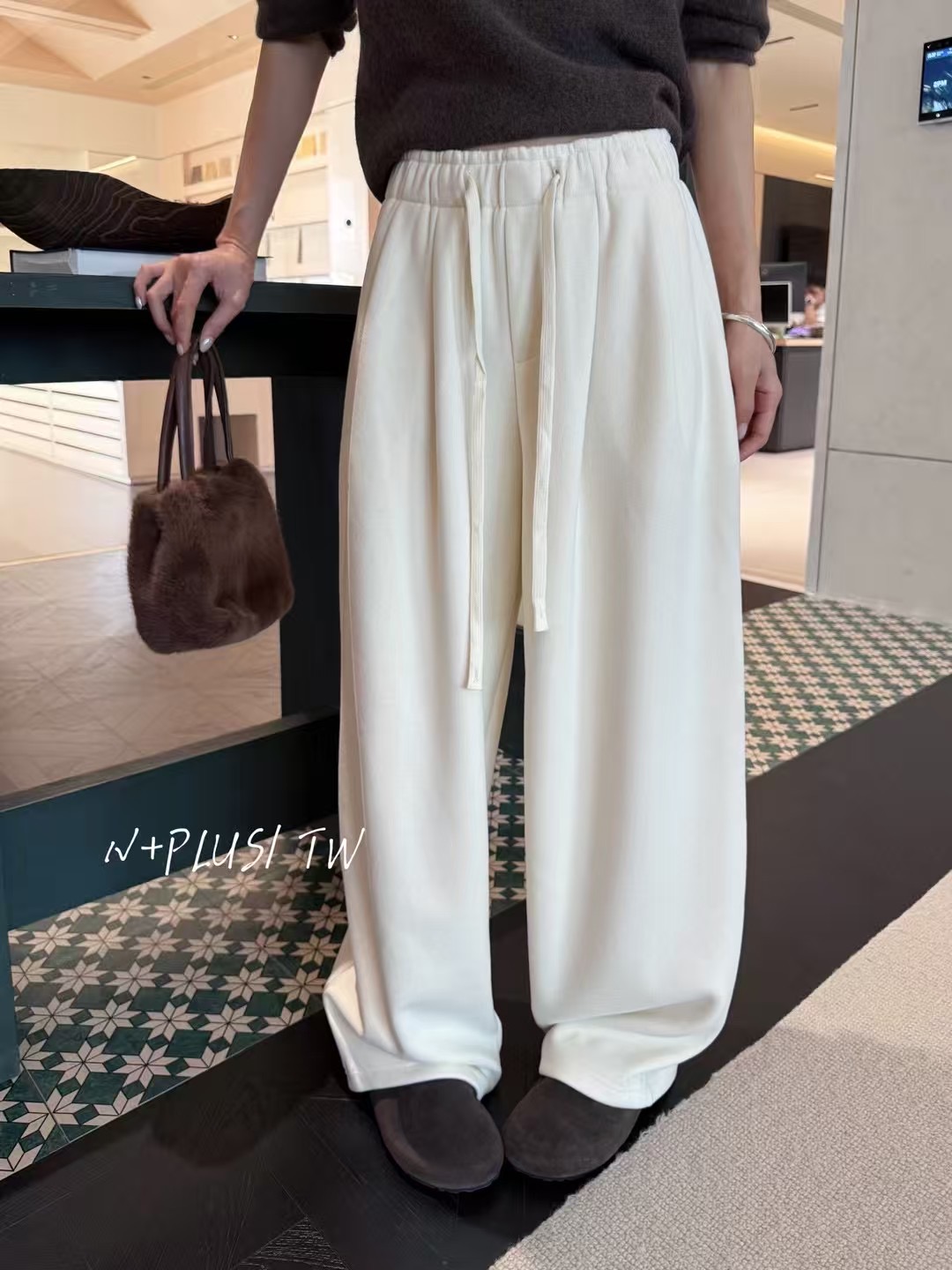 N+PLUS韩系松紧腰宽松阔腿休闲裤女2025秋冬百搭垂感拖地裤9061-1
