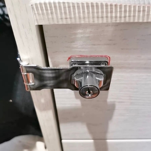 免打孔柜子锁90度防盗柜锁锁牌卡扣搭扣衣柜门锁柜锁牌冰箱档案柜