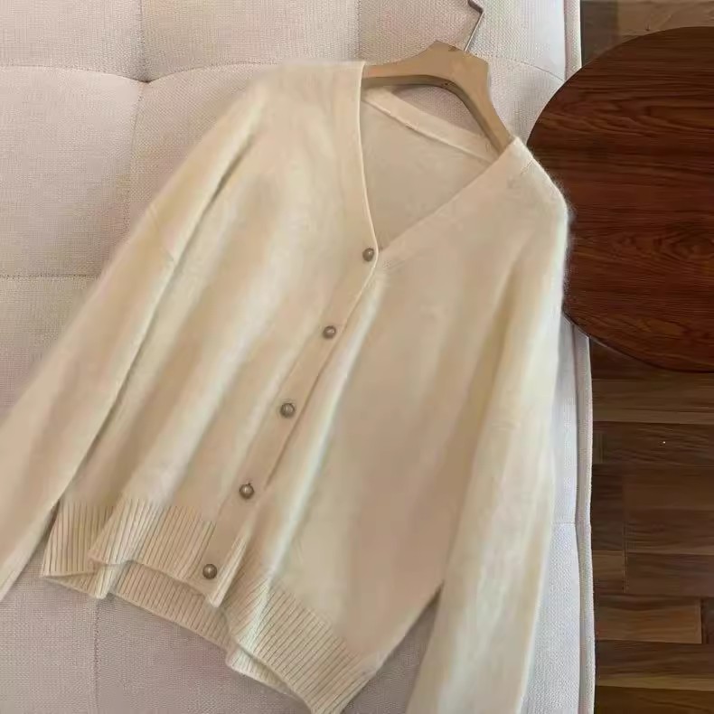 【萍姐精选】轻盈保暖V领百搭拉毛开衫毛衣035