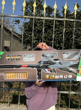 六一节儿童男孩10周岁礼物玩具枪绿色AUG手动抛壳软弹枪礼盒LC37