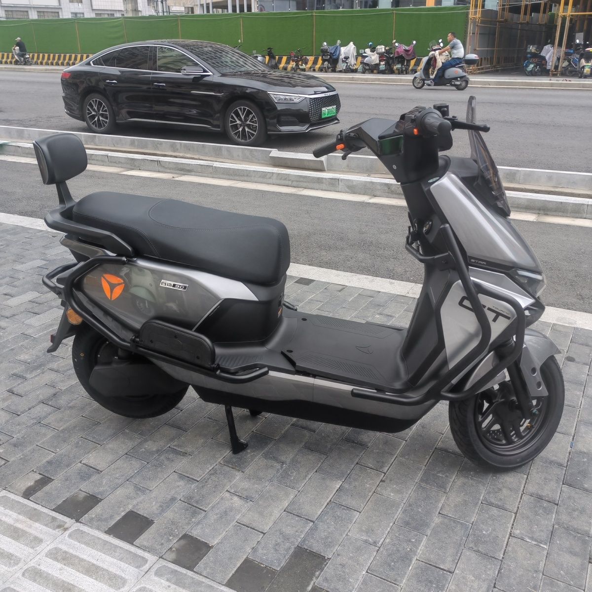 适用适用雅迪白鲨90加粗加厚保险杠护杠尾架防撞防蹭直上白鲨改装