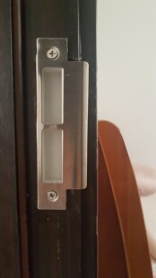 门锁扣板铁片门框不锈钢锁扣板锁具配件四面包挡板带塑料盒带螺丝