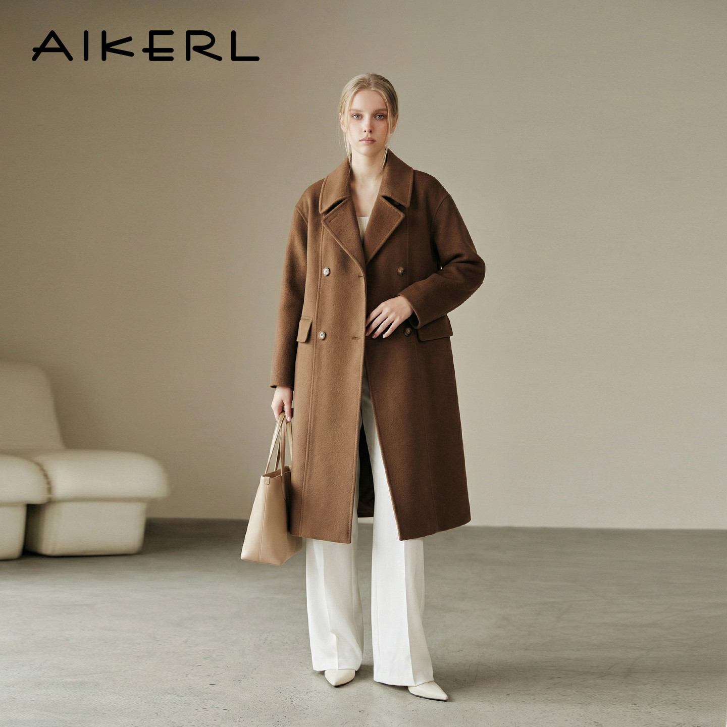 AIKERL艾可儿静奢风宽松直筒纯色气质毛呢大衣UC234113