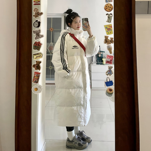 90白鸭绒长款三条杠连帽羽绒服女