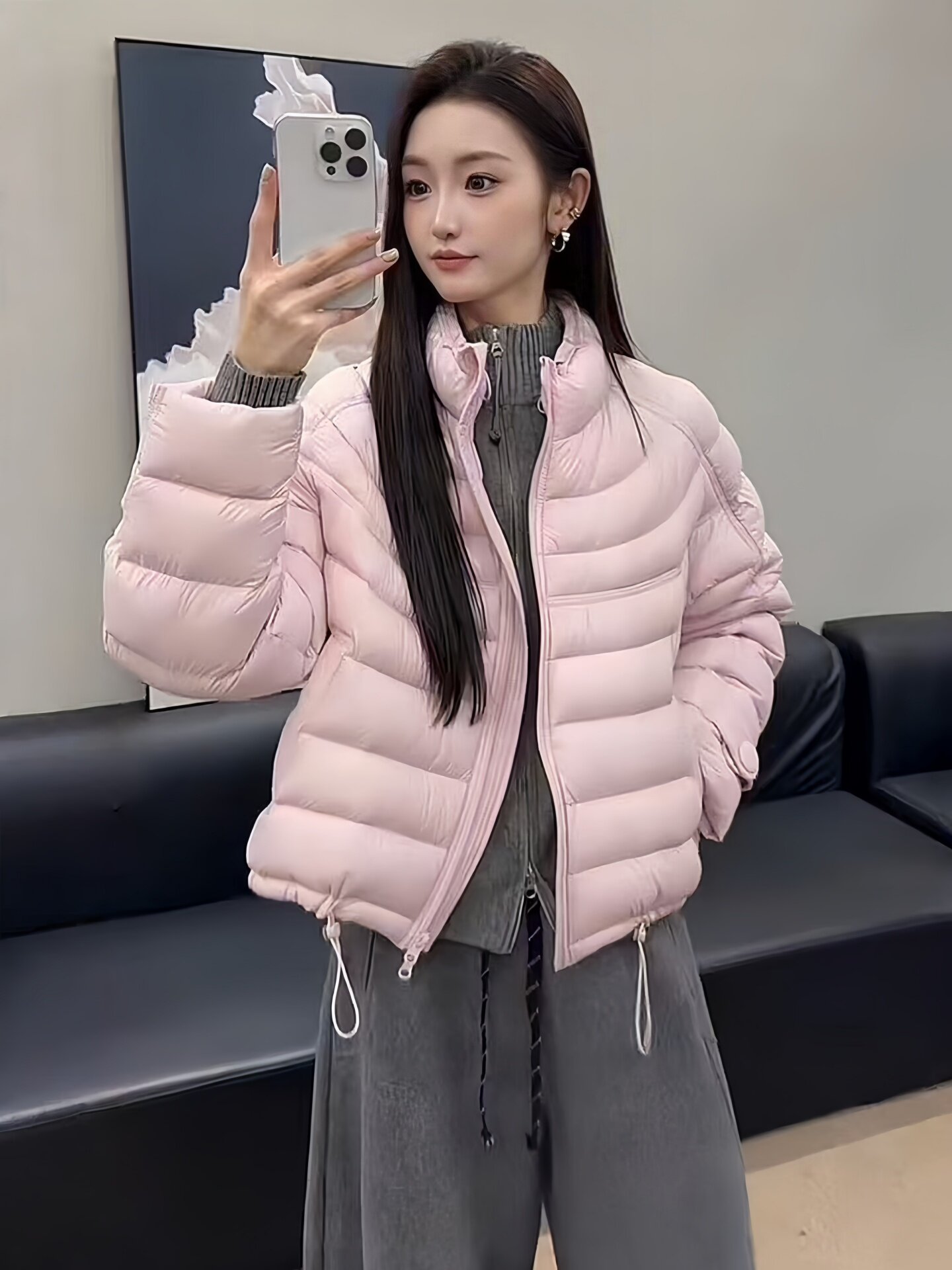 Short stand-collar lightweight quilted white duck down jacket for women, new loose and fashionable warm coat for autumn and winter 2025