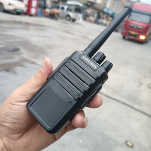 亚威斯对讲机MT 771长待机高清晰民用无线电户外对讲22天待机实测