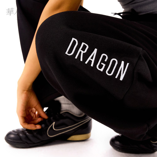 华人青年刺绣弯刀加绒卫裤