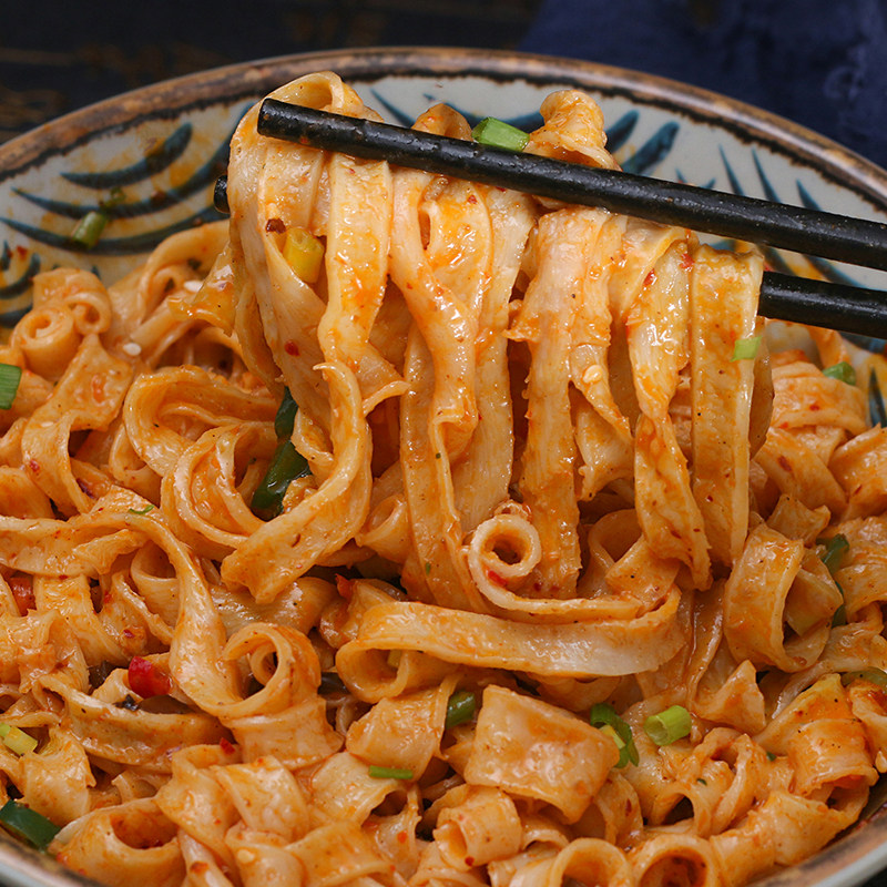 顶大红油面皮一箱即食免煮冲泡拌凉皮麻酱宿舍夜宵泡面方便面批发