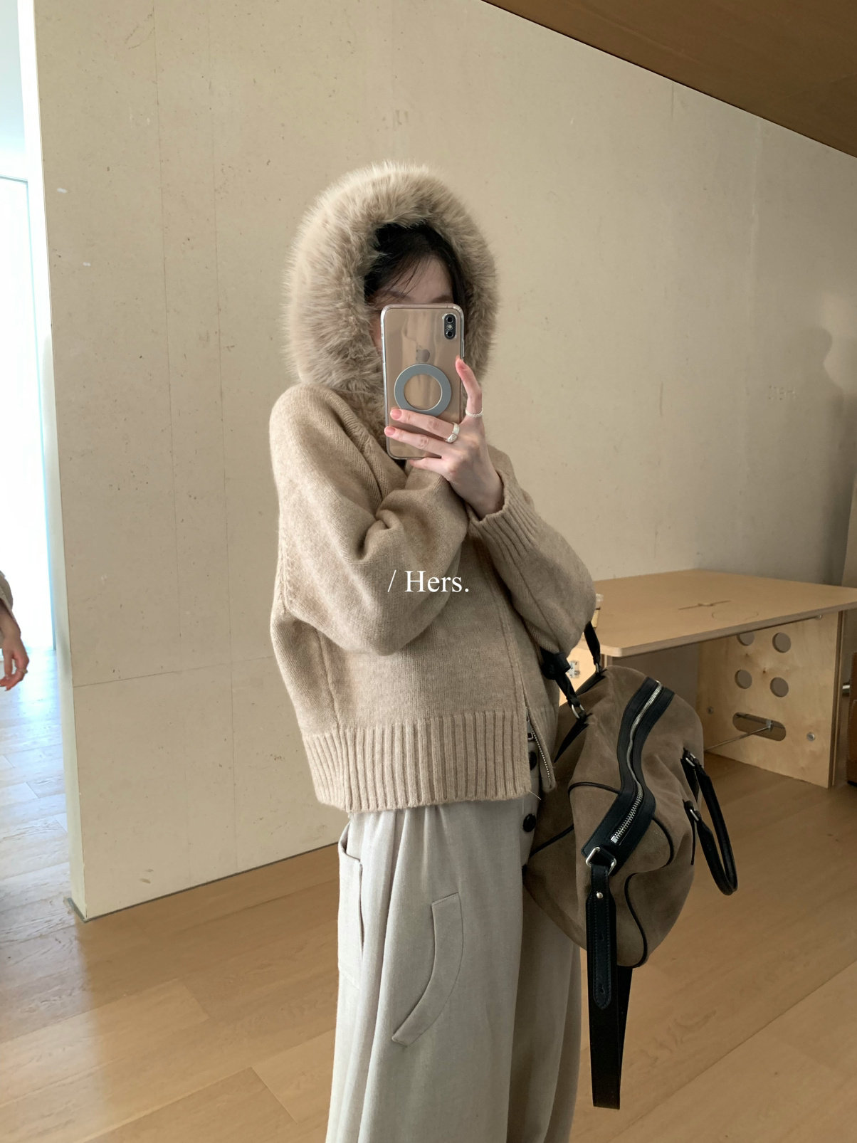 Hers早冬可拆卸连帽大毛领毛衣女