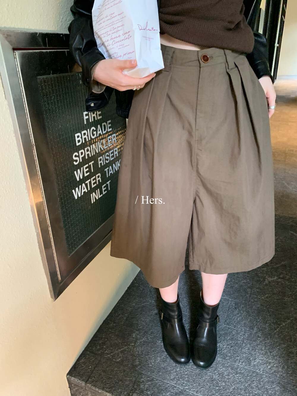 Hers日常up调性压褶七分休闲裤女