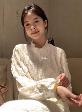 一勺甜 hers冬上新法式复古精致蕾丝花边拼接小衫女打底衫10428#