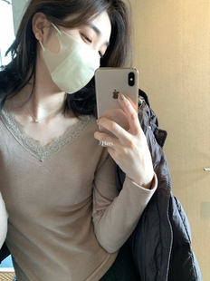 92474 百搭磨毛抓绒蕾丝v领打底衫 一勺甜 hers单穿叠穿都好nice
