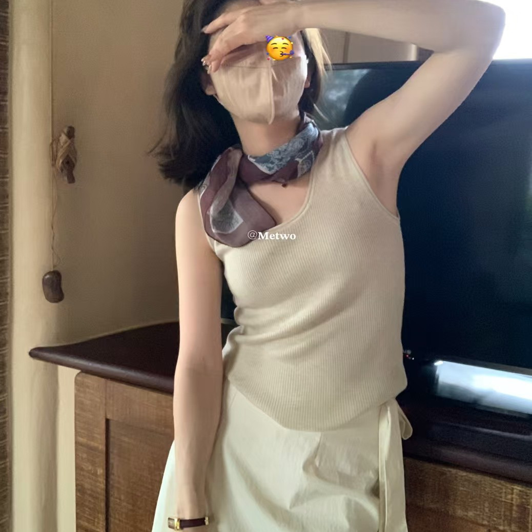 METWO 羊绒无袖背心女2025春季新款8622宽松软糯百搭针织内搭上衣