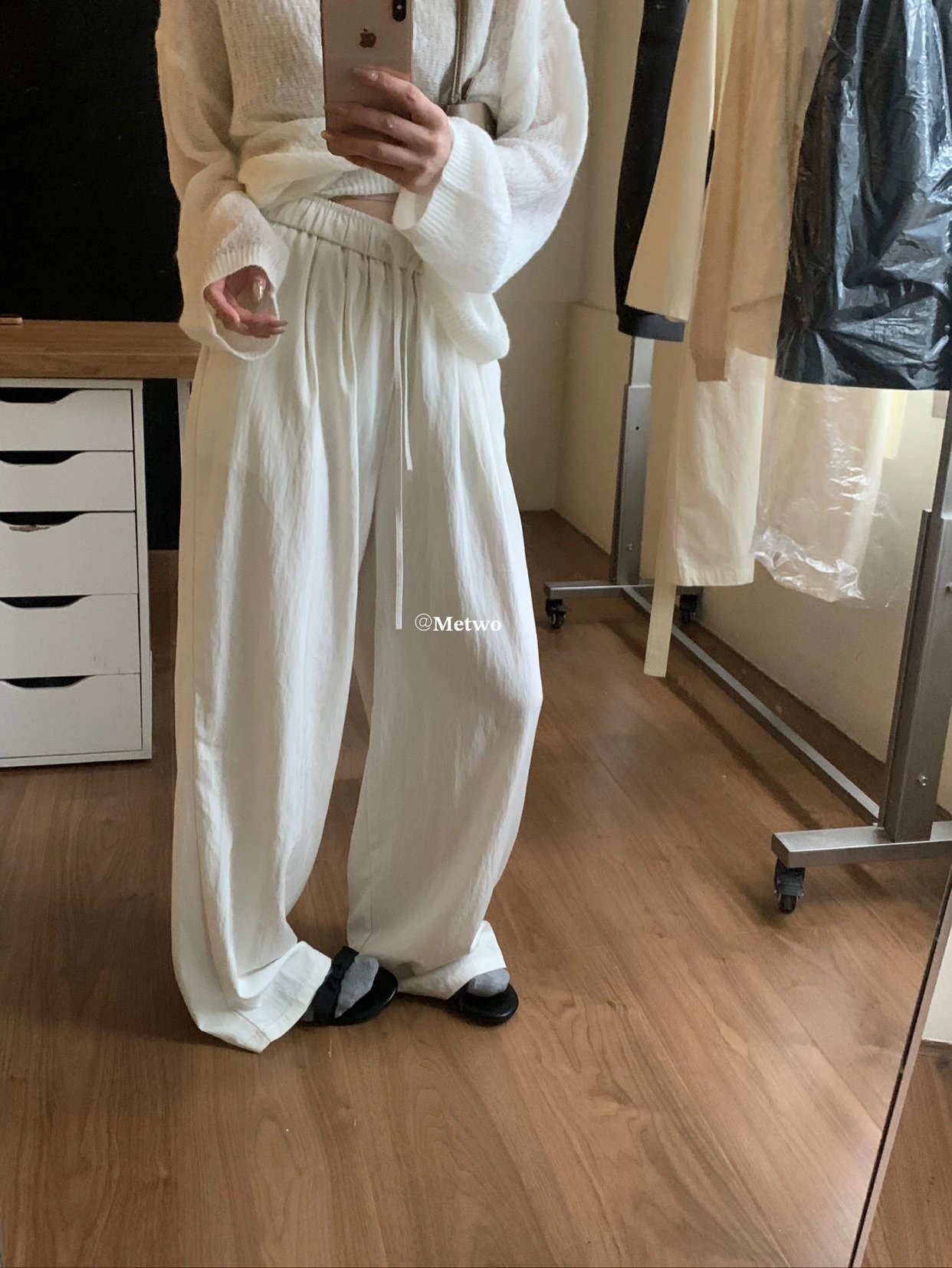 METWO 8675天丝奶白裤女2025早春新款高腰宽松显瘦休闲遛娃阔腿裤