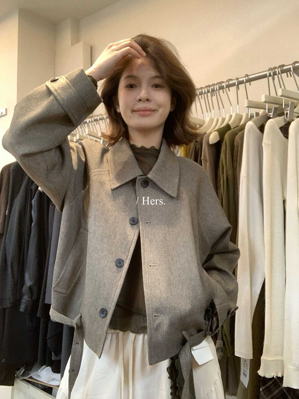 Hers简约调性感翻领短外套